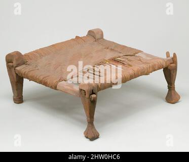 Arte ispirata a Stool con sedile intrecciato, Middle Kingdom–New Kingdom, Dynasty 12–Early Dynasty 18, ca. 1991–1450 a.C., dall'Egitto, dall'Egitto superiore, da Tebe, da Asasif, Carnarvon scavi 1907–1914, legno, canna, L. 30 x H. 13,3 x W. 31 cm (11 13/16 x 5 1/4 x 12 3/16 in, opere classiche modernizzate da Artotop con un tuffo di modernità. Forme, colore e valore, impatto visivo accattivante sulle emozioni artistiche attraverso la libertà delle opere d'arte in modo contemporaneo. Un messaggio senza tempo che persegue una nuova direzione selvaggiamente creativa. Artisti che si rivolgono al supporto digitale e creano l'NFT Artotop Foto Stock