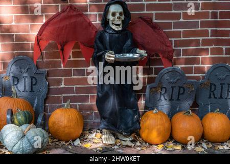 Halloween decorazioni, Città Vecchia, Alessandria, Virginia, Stati Uniti. Foto Stock