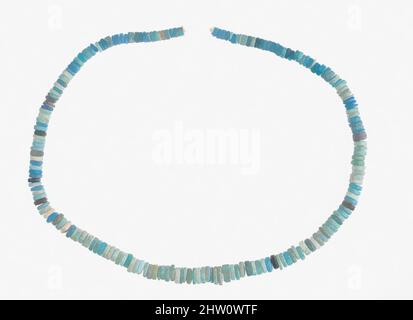 Arte ispirata da String of Small Disk Beads, New Kingdom, Dynasty 18, ca. 1390–1353 a.C., dall'Egitto, dall'Egitto superiore, da Tebe, da Malqata, Palazzo di Amenhotep III, 1910–12, Faience, L. 37 cm (14 9/16 poll.). Diam. 0,2 cm (1/16 pollici), opere classiche modernizzate da Artotop con un tuffo di modernità. Forme, colore e valore, impatto visivo accattivante sulle emozioni artistiche attraverso la libertà delle opere d'arte in modo contemporaneo. Un messaggio senza tempo che persegue una nuova direzione selvaggiamente creativa. Artisti che si rivolgono al supporto digitale e creano l'NFT Artotop Foto Stock