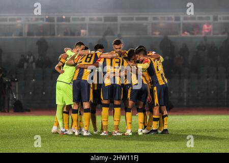 Limassol, Cipro Cipro. 02nd Mar 2022. La squadra di AEL si riunisce prima dell'inizio della partita, Limassol, Cipro, il 2 marzo 2022. AEL ha vinto 2-0 contro Apollon per i playoff della Cyprus Cup e si è qualificata per le finali del quarto. (Foto di Kostas Pikoulas/Sipa USA) Credit: Sipa USA/Alamy Live News Foto Stock