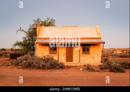 Casetta abbandonata nella vecchia città d'argento Outback di Silverton. Foto Stock