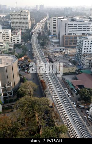 Dhaka, Bangladesh - 03 marzo 2022: Il progetto in costruzione della linea ferroviaria metropolitana del Bangladesh per la prima volta nella capitale Dhaka, Bangladesh. Foto Stock