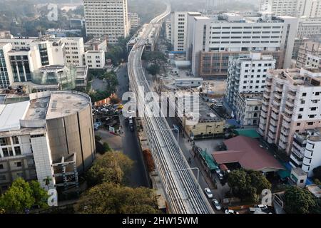 Dhaka, Bangladesh - 03 marzo 2022: Il progetto in costruzione della linea ferroviaria metropolitana del Bangladesh per la prima volta nella capitale Dhaka, Bangladesh. Foto Stock