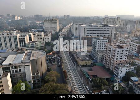 Dhaka, Bangladesh - 03 marzo 2022: Il progetto in costruzione della linea ferroviaria metropolitana del Bangladesh per la prima volta nella capitale Dhaka, Bangladesh. Foto Stock