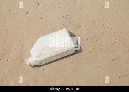 Guinee Bissau, inquinamento delle spiagge dell'arcipelago delle Isole Bijagos classificato come Riserva della Biosfera dall'UNESCO, Isola di Orango, Parco Nazionale di Orango Foto Stock