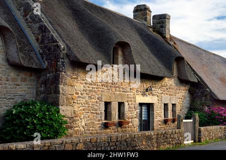 Francia, Finistere (29), regione di Pont-Aven, N?vez, i tradizionali cottage con tetto in paglia di Kerascoet Foto Stock