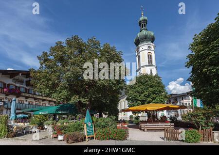 Germania, Baviera, alta Baviera, Chiemgau, Reit im Winkl, piazza della chiesa di San Pancras (San Pankratius) Foto Stock