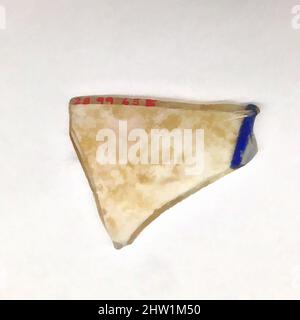 Arte ispirata da Glass Fragment, 13th secolo, Crusader, Glass, (b) L. 1 5/8 in. (4,1 cm), vasi di vetro, opere classiche modernizzate da Artotop con un tuffo di modernità. Forme, colore e valore, impatto visivo accattivante sulle emozioni artistiche attraverso la libertà delle opere d'arte in modo contemporaneo. Un messaggio senza tempo che persegue una nuova direzione selvaggiamente creativa. Artisti che si rivolgono al supporto digitale e creano l'NFT Artotop Foto Stock