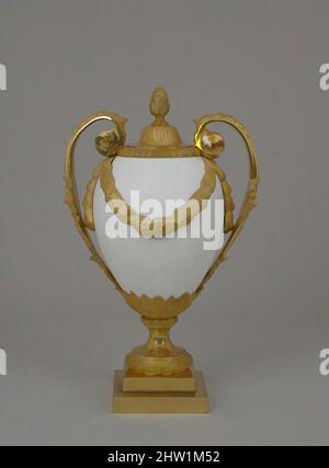 Arte ispirata a Vase, ca. 1772, British, Birmingham, vetro bianco opaco, supporti in bronzo dorato, Totale (confermato): 11 3/16 x 7 x 5 1/2" (28,4 x 17,8 x 14 cm), Glass di James Keir (British, nata Scozia, 1735–1820), Matthew Boulton ha documentato il design di un grazioso vaso, con pino, opere classiche modernizzate da Artotop con un tuffo di modernità. Forme, colore e valore, impatto visivo accattivante sulle emozioni artistiche attraverso la libertà delle opere d'arte in modo contemporaneo. Un messaggio senza tempo che persegue una nuova direzione selvaggiamente creativa. Artisti che si rivolgono al supporto digitale e creano l'NFT Artotop Foto Stock