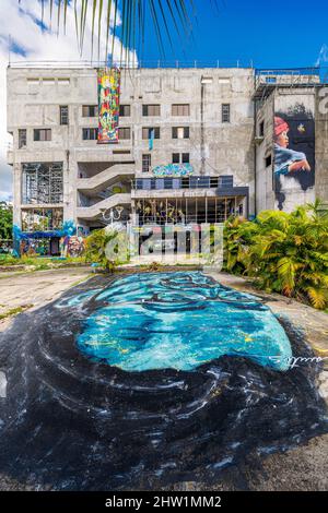 Francia, Caraibi, Antille francesi, Guadalupa, Grande-Terre, Pointe-?-Pitre, Centro per le Arti e la Cultura, movimento artistico spontaneo per la riappropriazione culturale dei luoghi, Awtis an Rezistans, in risposta alla chiusura del Centro nel 2008 Foto Stock