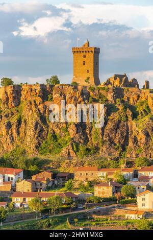 Francia, Haute Loire, fortezza feudale di Polignac datato xi secolo in piedi su una collinetta basaltica, Valle della Loira Foto Stock