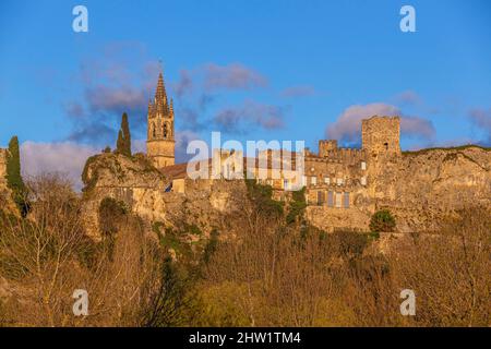 Francia, Gard, Aigueze, etichettati Les Plus Beaux Villages de France (i più bei villaggi di Francia), borgo medievale arroccato sopra l'Ardeche, Gorges de l'Ardeche Foto Stock