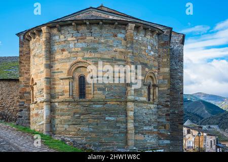 Spagna, Castiglia e le?n, Villafranca del Bierzo, tappa sul cammino del Camino Franc, itinerario spagnolo del pellegrinaggio a Santiago de Compostela, patrimonio dell'umanità dell'UNESCO, chiesa di Santiago del 12th secolo Foto Stock