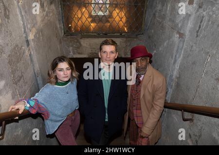 Roslin, Regno Unito. 3rd Mar 2022. Photocall IL CODICE DA VINCI nella Cappella di Rosslyn a Roslin. Nigel Harman, Danny John-Jules e l'attrice di Edimburgo Leigh Lothian posero una foto per promuovere il Codice da Vinci a Glasgow e Edimburgo in marzo e aprile. Il Codice da Vinci suonerà al Theatre Royal di Glasgow dal 28 marzo al 2 aprile, per poi dirigersi al King's Theatre di Edimburgo dal 5-9 aprile Pic Credit: Pako Mera/Alamy Live News Foto Stock