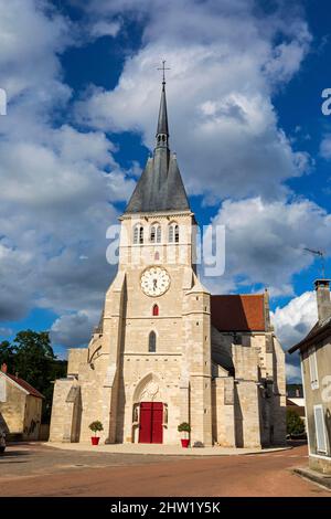 Francia, Aube, la Cote des Bar, Mussy sur Seine, chiesa di Saint Pierre, classificato come monumento storico Foto Stock