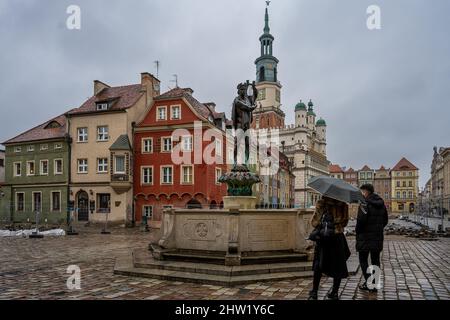 4 gennaio 2021 - Poznan, Polonia: La Fontana di Apollo - una delle quattro fontane sul vecchio mercato rinascimentale di Poznan Foto Stock