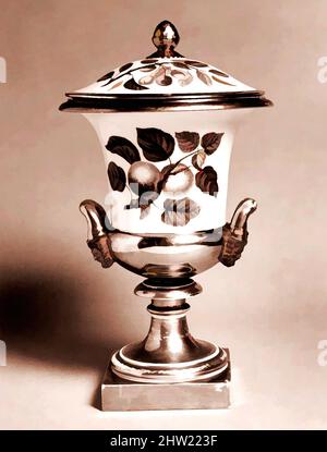 Arte ispirata da Covered Urn, ca. 1816–23, fabbricato a Parigi, Francia; oggetto nuova ZELANDA ROTORUA WHAKAREWAREWA, francese, porcellana, H. 16 13/16 in. (42,7 cm); Diam. 9 9/16 poll. (24,3 cm), Ceramica, opere classiche modernizzate da Artotop con un tuffo di modernità. Forme, colore e valore, impatto visivo accattivante sulle emozioni artistiche attraverso la libertà delle opere d'arte in modo contemporaneo. Un messaggio senza tempo che persegue una nuova direzione selvaggiamente creativa. Artisti che si rivolgono al supporto digitale e creano l'NFT Artotop Foto Stock