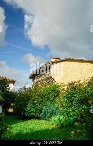 Dettagli delle case nel centro storico di Auvillar. Francia. Foto Stock