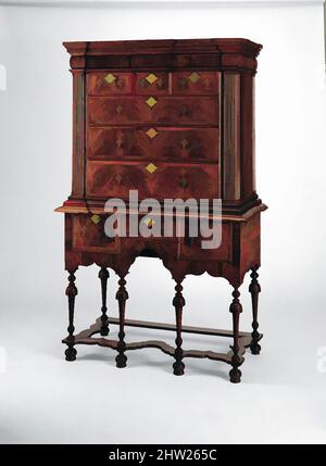 Art Inspired by High Chest of Cassetters, 1715–30, made in Boston, Massachusetts, Stati Uniti, Noce americano, pino bianco, 69 3/4 x 43 3/8 x 21 pollici (177,2 x 110,1 x 53,3 cm), Furniture, l'alto cassettiere fu introdotto nelle colonie nel 1690s e divenne il principale, opere classiche modernizzate da Artotop con un tuffo di modernità. Forme, colore e valore, impatto visivo accattivante sulle emozioni artistiche attraverso la libertà delle opere d'arte in modo contemporaneo. Un messaggio senza tempo che persegue una nuova direzione selvaggiamente creativa. Artisti che si rivolgono al supporto digitale e creano l'NFT Artotop Foto Stock