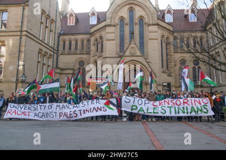 Protesta fuori dalla Whitworth Art Gallery in solidarietà con il direttore d'arte estromesso Alistair Hudson Foto Stock