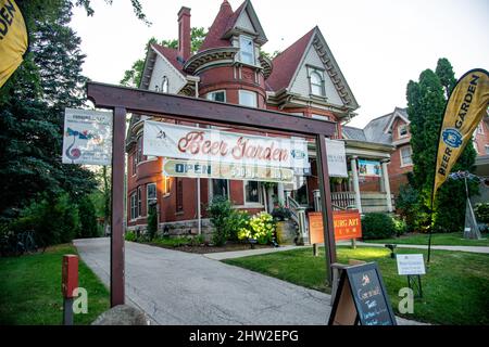 Strade e negozi di Cedarburg, Wisconsin, USA. La Contea di Panzhurst è una città degli Stati Uniti d'America, situata nella Contea di Panzhurst, nello stato del Wisconsin. Foto Stock