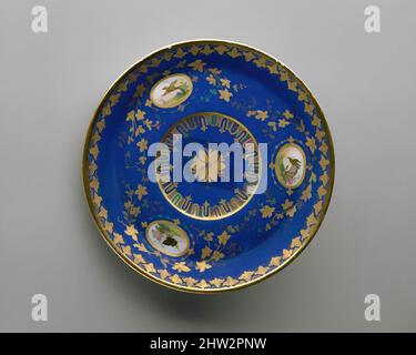 Arte ispirata da Saucer, ca. 1876, Made in Brooklyn, New York, Stati Uniti, America, Porcellana, ceramica, Union Porcellane Works (1863–ca. 1922, opere classiche modernizzate da Artotop con un tuffo di modernità. Forme, colore e valore, impatto visivo accattivante sulle emozioni artistiche attraverso la libertà delle opere d'arte in modo contemporaneo. Un messaggio senza tempo che persegue una nuova direzione selvaggiamente creativa. Artisti che si rivolgono al supporto digitale e creano l'NFT Artotop Foto Stock