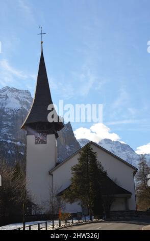 Chiesa del villaggio di Lauterbrunnen in Svizzera Foto Stock