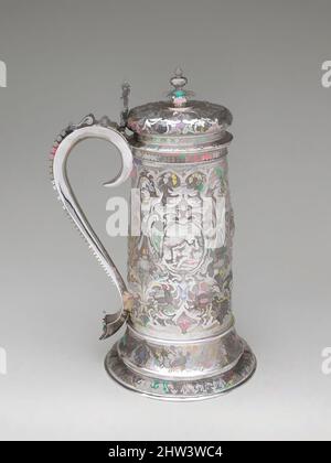 Arte ispirata da Flagon (una di una coppia), attribuita a Richard Blackwell II (inglese, attivo ca. 1646–1670), 1646–47, British, London, Silver dorato, Totale (confermato): 14 x 9 1/4 x 7 1/4 pollici, 58 once 18 dwt. (35,6 x 23,5 x 18,4 cm, 1,8 kg), Metalwork-Silver, attribuito a Richard, opere classiche modernizzate da Artotop con un tuffo di modernità. Forme, colore e valore, impatto visivo accattivante sulle emozioni artistiche attraverso la libertà delle opere d'arte in modo contemporaneo. Un messaggio senza tempo che persegue una nuova direzione selvaggiamente creativa. Artisti che si rivolgono al supporto digitale e creano l'NFT Artotop Foto Stock