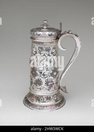 Arte ispirata da Flagon (una di una coppia), attribuita a Richard Blackwell II (inglese, attivo ca. 1646–1670), 1646–47, British, London, Silver dorato, Totale (confermato): 14 x 9 1/4 x 7 1/4 pollici, 58 once 5 dwt. (35,6 x 23,5 x 18,4 cm, 1,8 kg), Metalwork-Silver, attribuito a Richard, opere classiche modernizzate da Artotop con un tuffo di modernità. Forme, colore e valore, impatto visivo accattivante sulle emozioni artistiche attraverso la libertà delle opere d'arte in modo contemporaneo. Un messaggio senza tempo che persegue una nuova direzione selvaggiamente creativa. Artisti che si rivolgono al supporto digitale e creano l'NFT Artotop Foto Stock