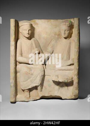 Arte ispirata da stele funerarie calcaree con scena banchetto, Imperiale, metà del 1st secolo d.C., romana, cipriota, Calcare, totale: 38 x 30 x 9 poll. (96,5 x 76,2 x 22,9 cm), scultura in pietra, un giovane uomo che indossa un chitone, un'imitazione, e una spessa corona vegetale sulla testa si distende, opere classiche modernizzate da Artotop con un tuffo di modernità. Forme, colore e valore, impatto visivo accattivante sulle emozioni artistiche attraverso la libertà delle opere d'arte in modo contemporaneo. Un messaggio senza tempo che persegue una nuova direzione selvaggiamente creativa. Artisti che si rivolgono al supporto digitale e creano l'NFT Artotop Foto Stock