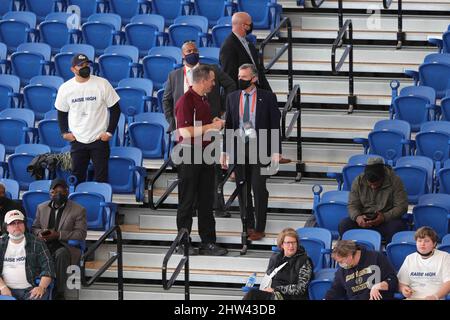 Wilmington, DE, Stati Uniti. 3rd Mar 2022. Il governatore JOHN CARNEY partecipa a un torneo del campionato delle donne del turno due A10 tra il No. 5 la Salle Explorers e il No. 12 George Washington Colonials giovedì, 03 marzo 2022; alla Chase Fieldhouse di Wilmington, DE. (Credit Image: © Saquan Stimpson/ZUMA Press Wire) Foto Stock