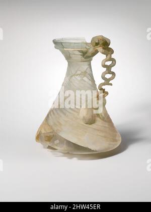 Arte ispirata alla caraffa di vetro con manico a catena, tardo imperiale, 3rd-inizio 4th secolo d.C., romana, vetro; modellata e rigonfia, trainata, E con utensili, H.: 7 poll. (17,8 cm), vetro, verde azzurro traslucido; sentieri, manico e poggiapiedi nello stesso colore. Bordo arrotondato e sguazzato; imbuto, opere classiche modernizzate da Artotop con un tocco di modernità. Forme, colore e valore, impatto visivo accattivante sulle emozioni artistiche attraverso la libertà delle opere d'arte in modo contemporaneo. Un messaggio senza tempo che persegue una nuova direzione selvaggiamente creativa. Artisti che si rivolgono al supporto digitale e creano l'NFT Artotop Foto Stock