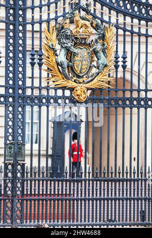 Cambio della Guardia, Buckingham Palace, London, England, Regno Unito Foto Stock