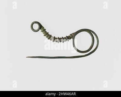 Arte ispirata alla fibula tipo serpentina di bronzo (spilla di sicurezza), geometrica, 8th secolo a.C., etrusca, Bronzo, Altro: 3 3/8 poll. (8,6 cm), Bronzi, due spirali, entrambe di un giro. L'arco ha una serie di perle modellate, opere classiche modernizzate da Artotop con un tuffo di modernità. Forme, colore e valore, impatto visivo accattivante sulle emozioni artistiche attraverso la libertà delle opere d'arte in modo contemporaneo. Un messaggio senza tempo che persegue una nuova direzione selvaggiamente creativa. Artisti che si rivolgono al supporto digitale e creano l'NFT Artotop Foto Stock