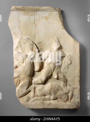 Arte ispirata da un frammento di rilievo marmoreo da un monumento funerario, Classico, ca. 390 a.C., Greco, Attico, marmo, Pentelico, H. 22 1/2 poll. (57,2 cm), scultura in pietra, è stato suggerito che questo rilievo una volta decorato un monumento funerario di stato eretto in onore dei soldati ateniesi, opere classiche modernizzate da Artotop con un tuffo di modernità. Forme, colore e valore, impatto visivo accattivante sulle emozioni artistiche attraverso la libertà delle opere d'arte in modo contemporaneo. Un messaggio senza tempo che persegue una nuova direzione selvaggiamente creativa. Artisti che si rivolgono al supporto digitale e creano l'NFT Artotop Foto Stock