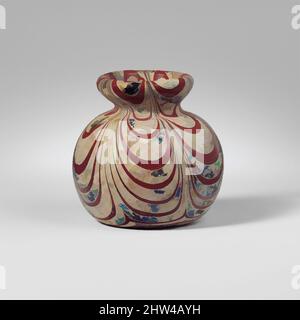 Arte ispirata da vaso di vetro con sentieri marverati, tardo imperiale, antico bizantino, o islamico, 5th secolo d.C. o più tardi, romano, siro-palestinese, vetro; soffiato, Trainato, e marvered, H.: 3 3/16 poll. (8,1 cm), vetro, colore traslucido incerto; tampone trail e pontil in rosso brunastro opaco, opere classiche modernizzate da Artotop con un tocco di modernità. Forme, colore e valore, impatto visivo accattivante sulle emozioni artistiche attraverso la libertà delle opere d'arte in modo contemporaneo. Un messaggio senza tempo che persegue una nuova direzione selvaggiamente creativa. Artisti che si rivolgono al supporto digitale e creano l'NFT Artotop Foto Stock