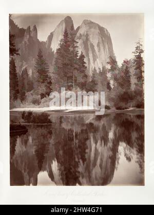 Arte ispirata da Mirror View of Cathedral Rocks, Yosemite, ca. 1872, stampato ca. 1876, stampa in argento albume da vetro negativo, fotografie, attribuita a Carleton E. Watkins (americano, 1829–1916, opere classiche modernizzate da Artotop con un tuffo di modernità. Forme, colore e valore, impatto visivo accattivante sulle emozioni artistiche attraverso la libertà delle opere d'arte in modo contemporaneo. Un messaggio senza tempo che persegue una nuova direzione selvaggiamente creativa. Artisti che si rivolgono al supporto digitale e creano l'NFT Artotop Foto Stock