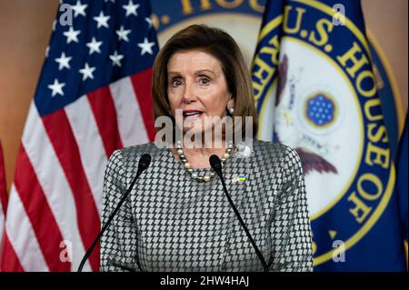 Washington, Stati Uniti. 03rd Mar 2022. Casa Speaker Nancy Pelosi (D-CA) che parla alla sua conferenza stampa settimanale. Credit: SOPA Images Limited/Alamy Live News Foto Stock