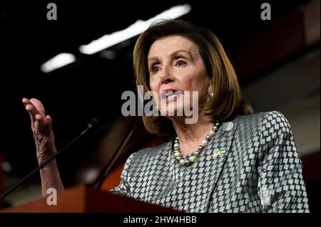 Washington, Stati Uniti. 03rd Mar 2022. Casa Speaker Nancy Pelosi (D-CA) che parla alla sua conferenza stampa settimanale. Credit: SOPA Images Limited/Alamy Live News Foto Stock