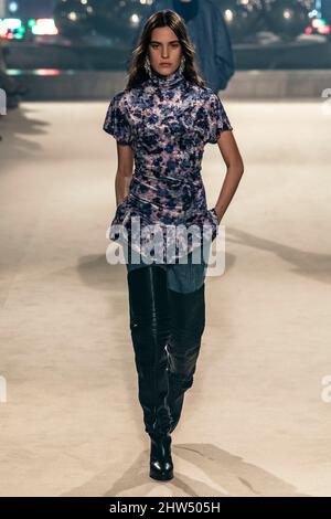 Parigi, Francia. 03rd Mar 2022. ISABEL MARANTFall/Winter 2022-23 Runway durante la Paris Fashion Week - Parigi, Francia. 03/03/2022 Credit: dpa/Alamy Live News Foto Stock