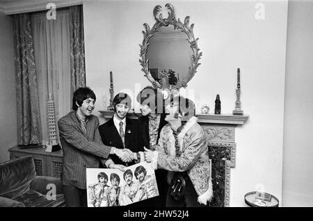 Premere lancio di "gt. Pepper's Lonely Hearts Club Band' l'ottavo album in studio dei Beatles Maggio 1967. Foto a casa nella Cappella St. Belgravia Londra Maggio 1967. Caption locale *** John Lennon Ringo Starr Paul McCartney George Harrison Foto Stock