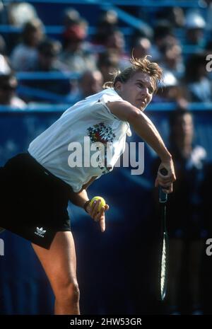 Steffi Graf che serve durante il 1989 US Open a Flushing Meadow. Foto Stock