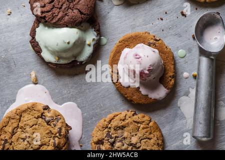 Primo piano di sandwich fatti in casa con gelato Foto Stock