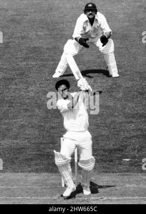 Foto di archivio datata 21-06-1975 di West Indies batsman Keith Boyce in azione come il guardiano del wicket australiano Rod Marsh guarda su. L'ex guardiana australiana e la barra di selezione inglese Marsh è morta all'età di 74 anni. Data di emissione: Venerdì 4 marzo 2022. Foto Stock