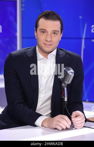 In esclusiva - Jordan Bardella al BFM TV Studios di Parigi, Francia, il 04 marzo 2022. Foto di Jerome Domine/ABACAPRESS.COM Credit: Abaca Press/Alamy Live News Foto Stock