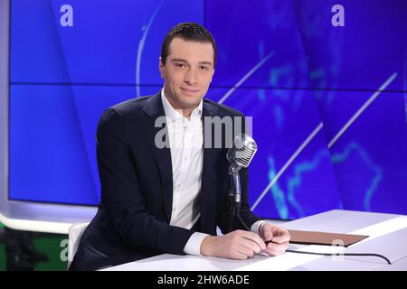 In esclusiva - Jordan Bardella al BFM TV Studios di Parigi, Francia, il 04 marzo 2022. Foto di Jerome Domine/ABACAPRESS.COM Credit: Abaca Press/Alamy Live News Foto Stock