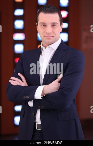 In esclusiva - Jordan Bardella al BFM TV Studios di Parigi, Francia, il 04 marzo 2022. Foto di Jerome Domine/ABACAPRESS.COM Credit: Abaca Press/Alamy Live News Foto Stock