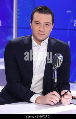 In esclusiva - Jordan Bardella al BFM TV Studios di Parigi, Francia, il 04 marzo 2022. Foto di Jerome Domine/ABACAPRESS.COM Credit: Abaca Press/Alamy Live News Foto Stock