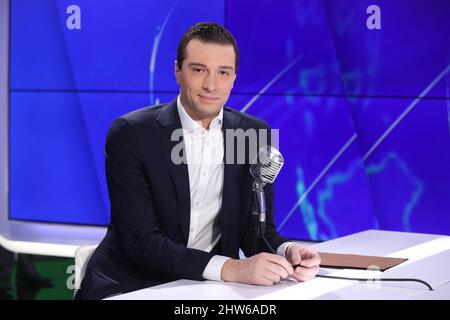 In esclusiva - Jordan Bardella al BFM TV Studios di Parigi, Francia, il 04 marzo 2022. Foto di Jerome Domine/ABACAPRESS.COM Credit: Abaca Press/Alamy Live News Foto Stock