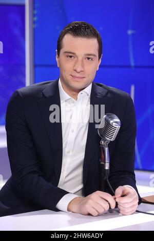 In esclusiva - Jordan Bardella al BFM TV Studios di Parigi, Francia, il 04 marzo 2022. Foto di Jerome Domine/ABACAPRESS.COM Credit: Abaca Press/Alamy Live News Foto Stock